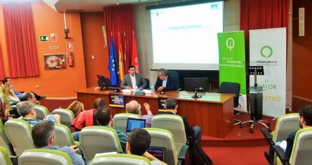 Una de cada dos personas que encuentra empleo en el último año es parado de larga duración - 1, Foto 1