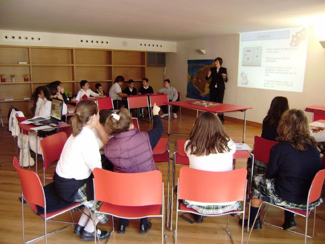 El Museo Teatro Romano se suma a la Semana de al Ciencia con un taller para construir la maqueta de una antigua ciudad romana - 1, Foto 1