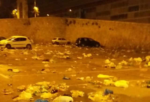 La Policia Local controlara que no se consuma alcohol en la Plaza de las Tres Culturas, Parque Torres y Parque del Molinete - 1, Foto 1