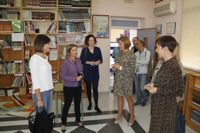 La directora general pasa revista a las mejoras en los centros educativos - 1, Foto 1