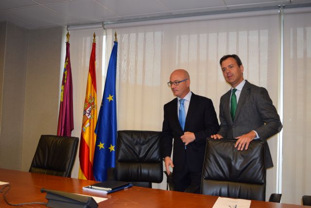 Marcos Ortuño: La oferta de empleo público convocada por el Gobierno regional abre un amplio abanico de oportunidades laborales y asegura el empleo de miles de ciudadanos - 1, Foto 1