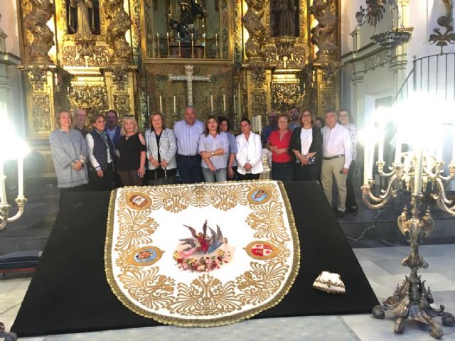 El manto de la coronación de la Virgen de las Huertas recupera su esplendor - 1, Foto 1