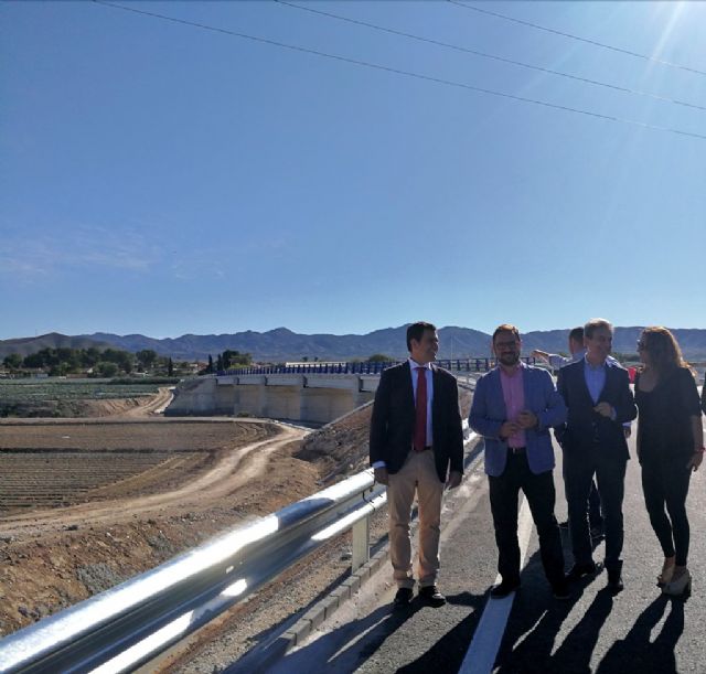 La construcción del puente sobre la rambla de Biznaga finalizará en los próximos días - 1, Foto 1