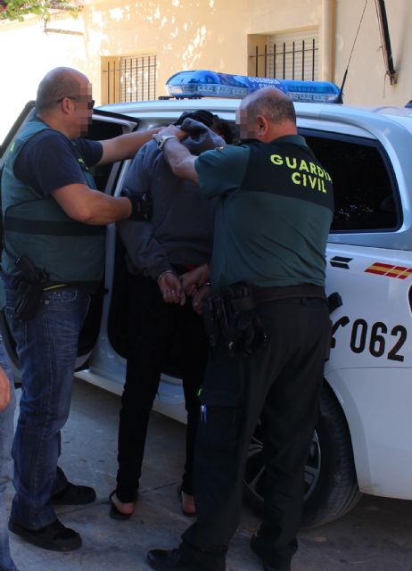 La Guardia Civil detiene en Beniaján a dos peligrosos delincuentes por asaltar a punta de navaja a cuatro menores - 3, Foto 3