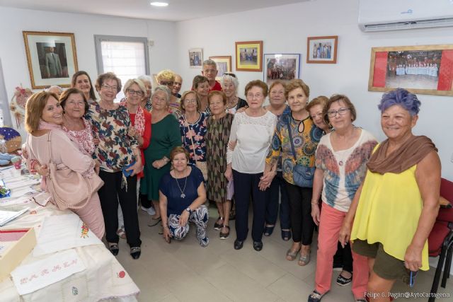 El Club de Mayores de Los Belones muestran sus trabajos en el inicio de su Semana Cultural - 1, Foto 1