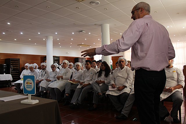 Los chefs murcianos del mañana descubren Crianza de Nuestros Mares de la mano del chef con estrella Xanty Elías - 3, Foto 3