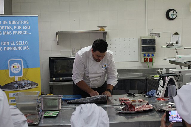 Los chefs murcianos del mañana descubren Crianza de Nuestros Mares de la mano del chef con estrella Xanty Elías - 4, Foto 4