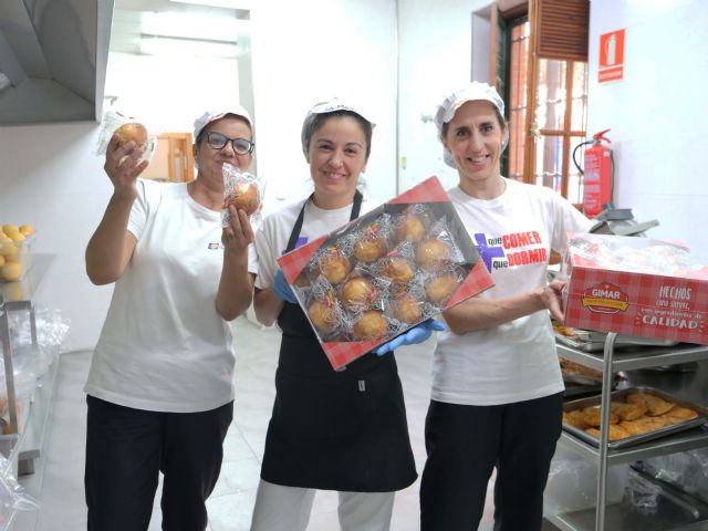 Gesto solidario de Pastelería Gimar con la Fundación Jesús Abandonado - 1, Foto 1