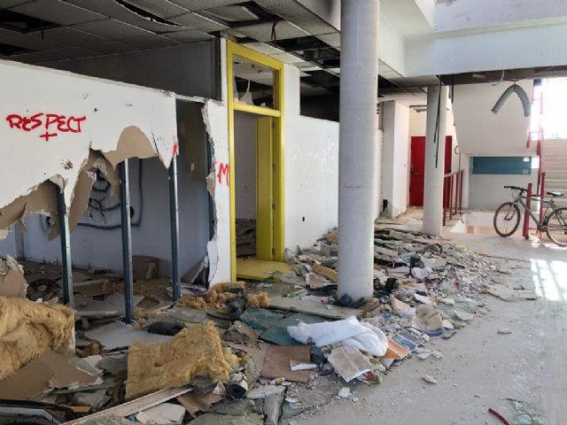 El PSRM afirma que la situación del edificio para el control de la contaminación atmosférica es otro ejemplo de la desprotección ambiental del Gobierno regional - 4, Foto 4