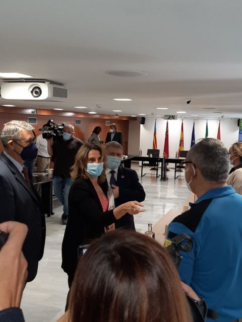 La Vicepresidenta 3ª del Gobierno de España visita la Confederación Hidrográfica del Segura - 2, Foto 2