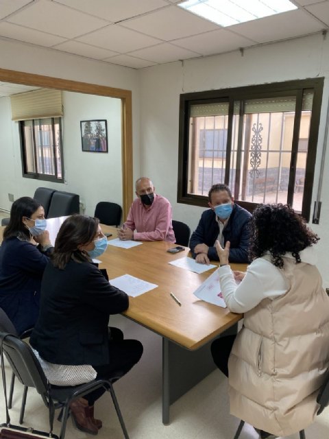 Intedis traslada al Ayuntamiento de Mula su proyecto de puesta en marcha de una nueva vivienda comunitaria - 1, Foto 1