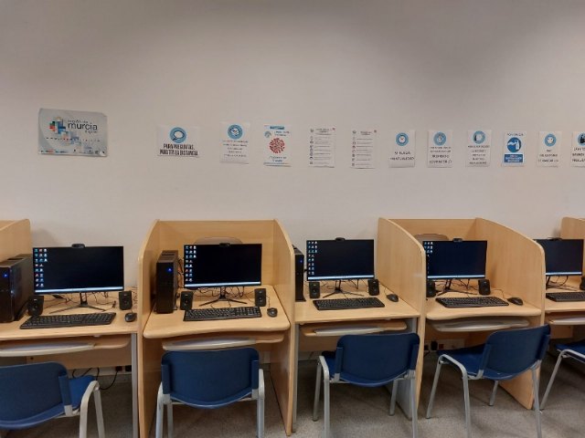 Renuevan el Aula de Informática del Centro de Desarrollo Local con 17 ordenadores completos y equipos multimedia de imagen y sonido, Foto 2