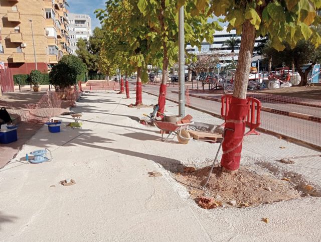 La renovación de la acera en la plaza Santo&ntilde;a evitará el encharcamiento de agua - 2, Foto 2