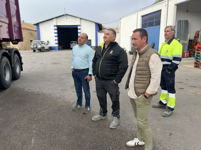 El Ayuntamiento adquiere un nuevo camión polivalente para el arreglo de caminos rurales - 2, Foto 2