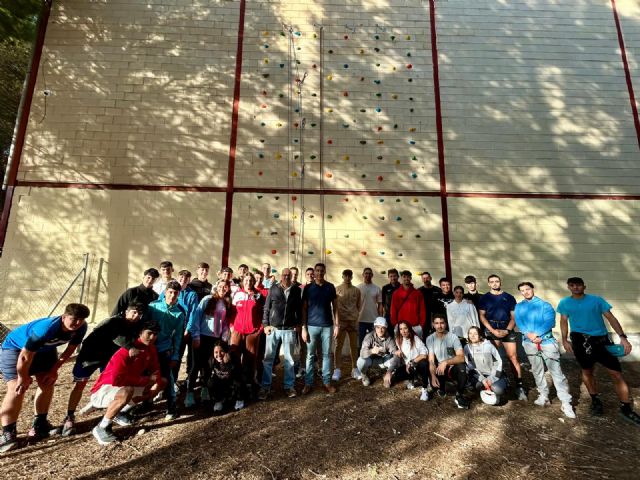 El Ayuntamiento de Blanca instala en el Polideportivo Municipal un rocódromo para promover la actividad física y el turismo - 1, Foto 1