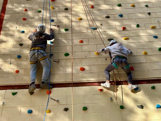 El Ayuntamiento de Blanca instala en el Polideportivo Municipal un rocódromo para promover la actividad física y el turismo - 2, Foto 2