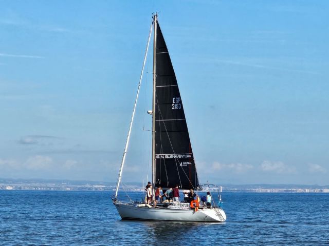Los alumnos de CAFD de la UCAM estrenan un crucero de vela en el Mar Menor - 1, Foto 1