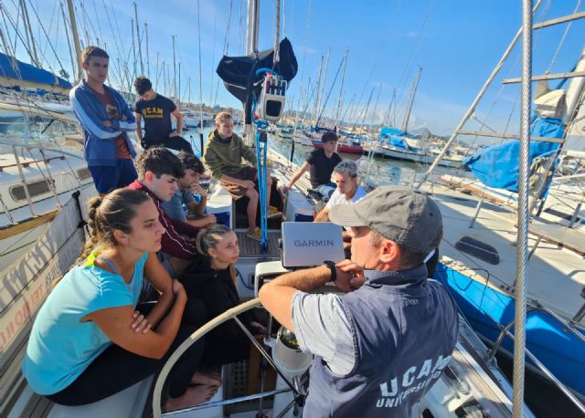 Los alumnos de CAFD de la UCAM estrenan un crucero de vela en el Mar Menor - 2, Foto 2