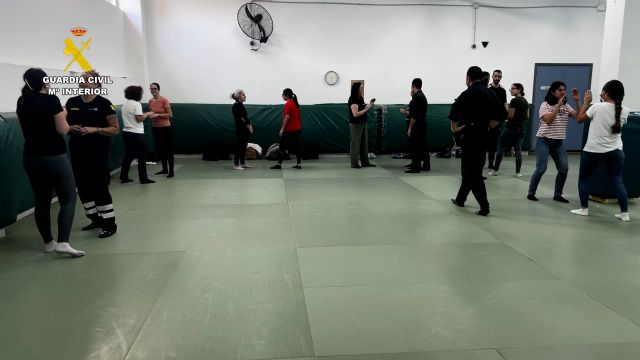 La Guardia Civil forma en autodefensa al personal sanitario de enfermera, Foto 3