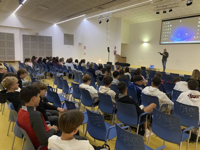 El Ayuntamiento colabora en la Jornada Medioambiental con el IES Francisco Ros Giner dentro del Proyecto Erasmus+: Green Schools, Green Citizens - 3, Foto 3