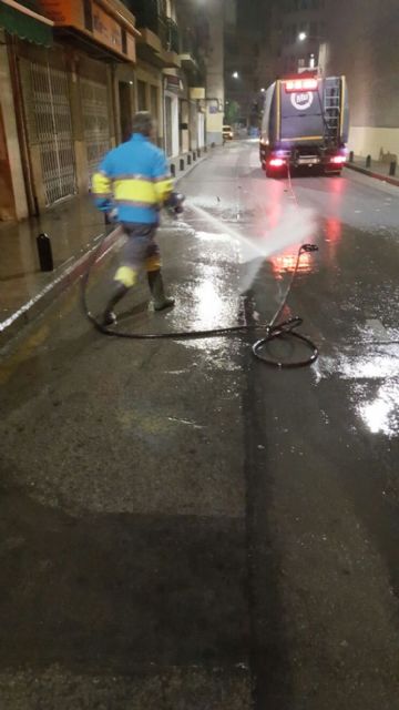 La Calle Sagasta recuperó anoche la normalidad tras la avería de una conducción de agua - 1, Foto 1