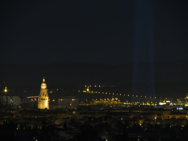 Huermur denuncia al ayuntamiento de Murcia por la contaminación lumínica del árbol de la Circular - 1, Foto 1