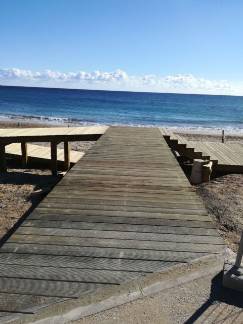 Ya han dado comienzo las obras para mejorar la accesibilidad a la playa de Calarreona - 1, Foto 1