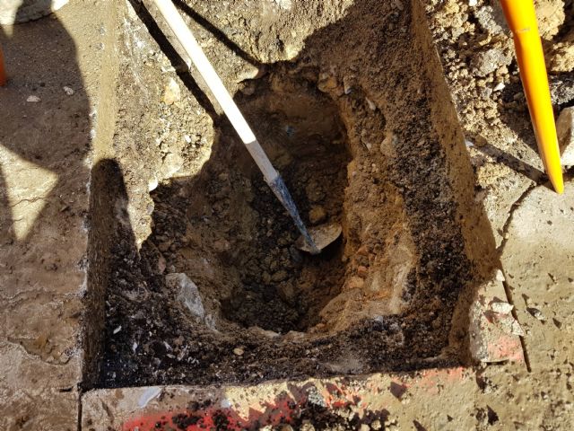 Obras de mejora de abastecimiento en las calles Isaac Albniz y Narciso Yepes, Foto 3