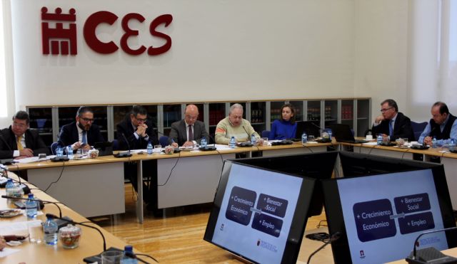 Andrés Carrillo presenta al Consejo Económico y Social los presupuestos de la Comunidad para 2018 - 1, Foto 1