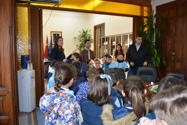 Los escolares visitan el Ayuntamiento con motivo del Día de la Constitución - 1, Foto 1