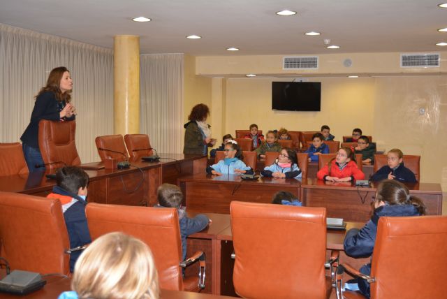 Los escolares visitan el Ayuntamiento con motivo del Día de la Constitución - 2, Foto 2