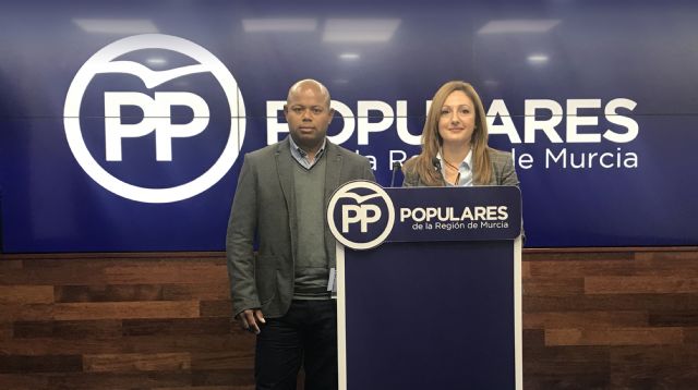 El PP exige al PSOE y a Diego Conesa que dejen de castigar sin el documento de identificación a los hispanoamericanos murcianos - 1, Foto 1