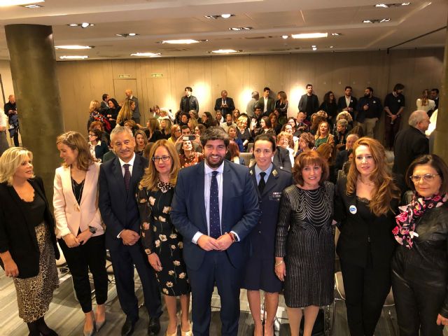 Lpez Miras clausura la gala del 25 aniversario de la Organizacin de Mujeres Empresarias y Profesionales de la Regin de Murcia, Foto 1