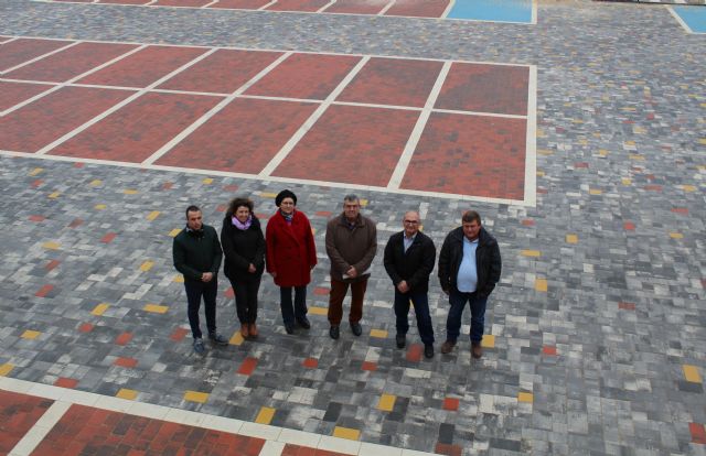 Finalizan las obras de renovación del firme del patio del Mercado de Abastos - 1, Foto 1