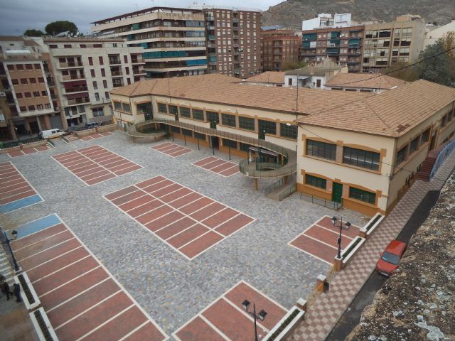 Finalizan las obras de renovación del firme del patio del Mercado de Abastos - 2, Foto 2