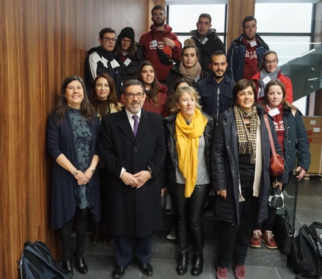El delegado del Gobierno recibe a 17 estudiantes del programa Todos somos Campus de la Universidad de Murcia - 1, Foto 1