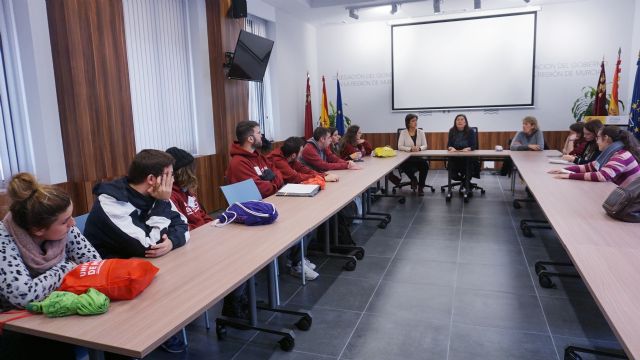 El delegado del Gobierno recibe a 17 estudiantes del programa Todos somos Campus de la Universidad de Murcia - 2, Foto 2