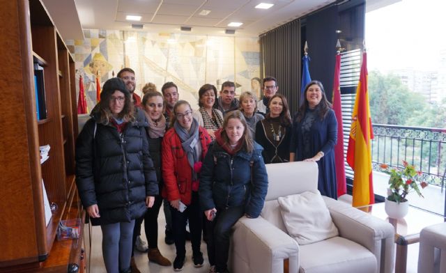 El delegado del Gobierno recibe a 17 estudiantes del programa Todos somos Campus de la Universidad de Murcia - 3, Foto 3