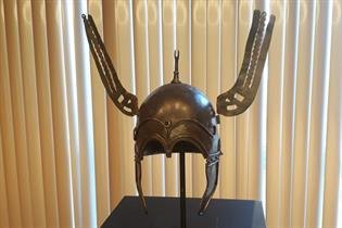 España recibe en París siete cascos celtibéricos expoliados del yacimiento zaragozano de Aranda de Moncayo - 2, Foto 2