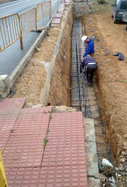En marcha la reparación de un tramo de acera de la avenida del Trabajo afectado por la DANA - 3, Foto 3