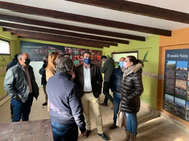 La Comunidad invierte 42.000 euros para adecuar el punto de información del área recreativa ´Fuente la Higuera´ en Fortuna - 1, Foto 1