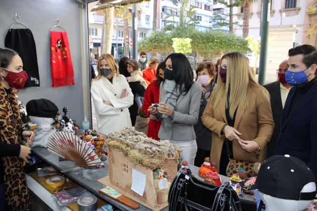 Un total de 78 stands forman parte de la Muestra de Artesanía de Navidad que se podrá visitar hasta el 5 de enero en Murcia - 1, Foto 1