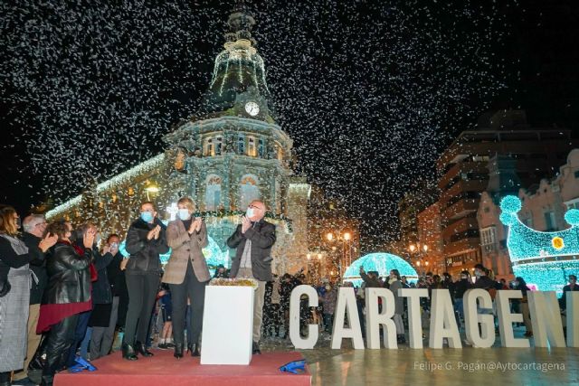 Cartagena estrena su iluminación navideña, belén y mercadillo junto al puerto - 1, Foto 1