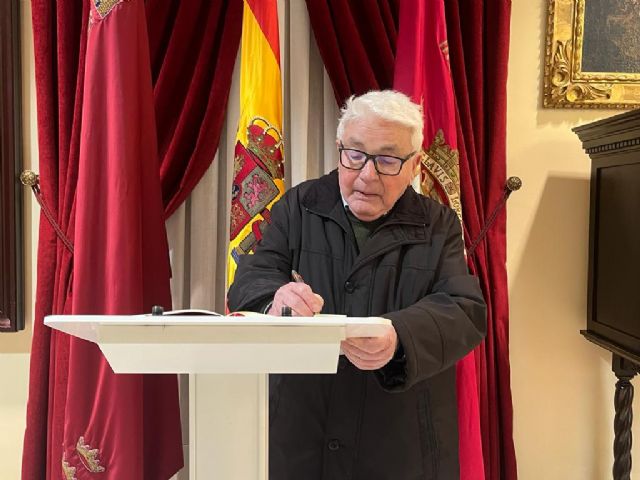 La Constitución conmemorativa del 45 aniversario de la Carta Magna comienza a rubricarse por los lorquinos - 1, Foto 1