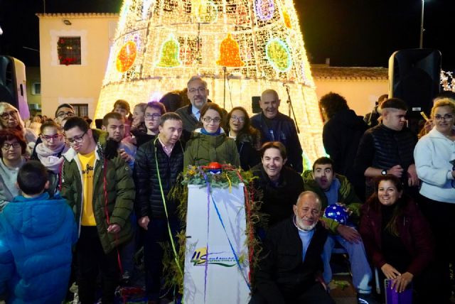Santomera da la bienvenida a la Navidad con el encendido del alumbrado y del Árbol - 1, Foto 1