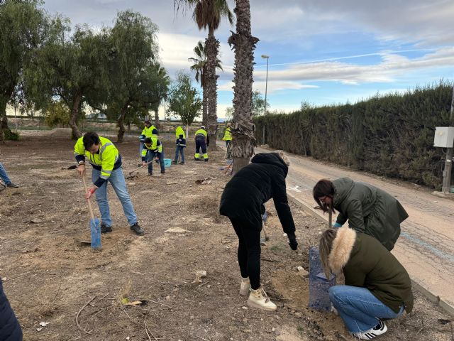 Aguas de Lorca impulsa un proyecto de revegetación en la EDAR de La Hoya mediante la plantación de un centenar de árboles autóctonos - 4, Foto 4