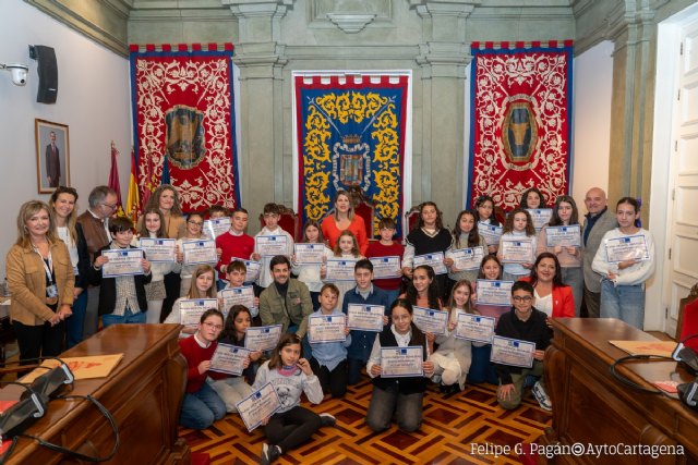 Escolares de Cartagena celebran un pleno sobre el derecho a la intimidad por el aniversario de la Constitución - 1, Foto 1