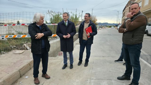 El Ayuntamiento destina más de 115.000€ para la renovación de cimbrado y acera en la calle Mayor de El Esparragal - 1, Foto 1