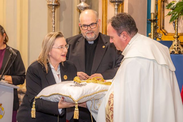 La Cofradía del Resucitado celebra el acto de toma de posesión de su Hermana Mayor, el capellán y la nueva Junta de Mesa - 1, Foto 1