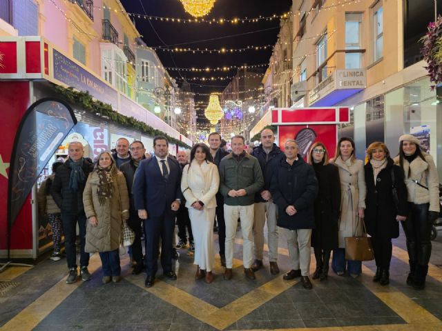 Fulgencio Gil: Este Mercadillo Navideño representa una inyección de ilusión, vida y actividad económica para Lorca y para decenas de pequeños comercios - 3, Foto 3
